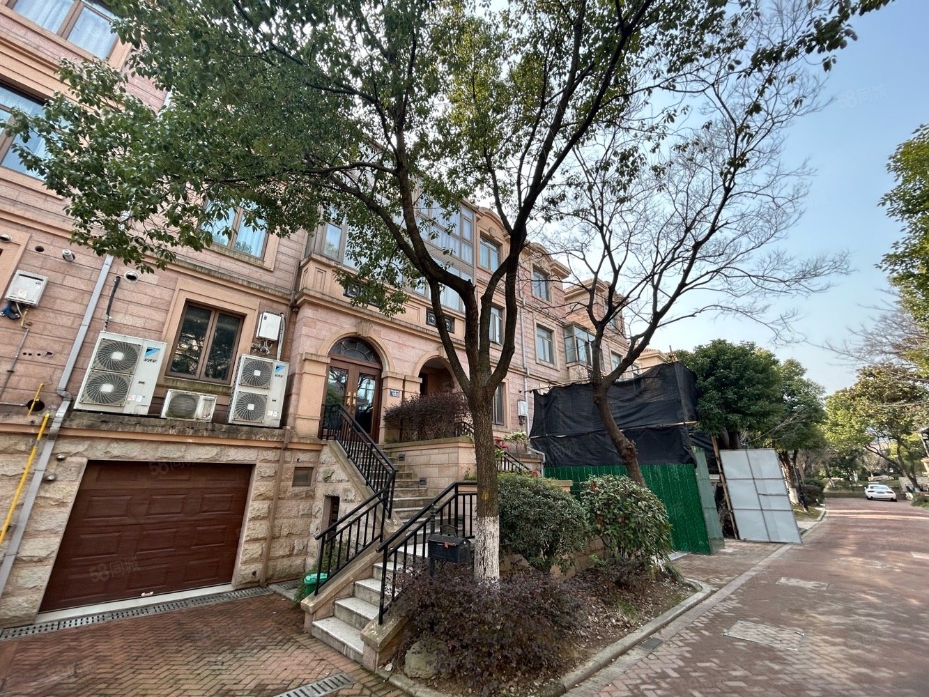 连体别墅 大花园 全新毛坯 南进门北院子,虞景山庄-苏州58同城