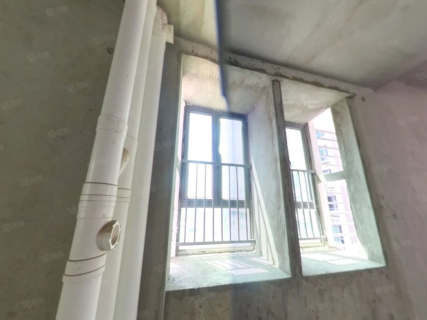 金域澜岸3室2厅3卫159㎡东南230.55万