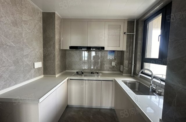 3室2厅 120平 电梯房 南北通透 湖语上院 诚心出售 价