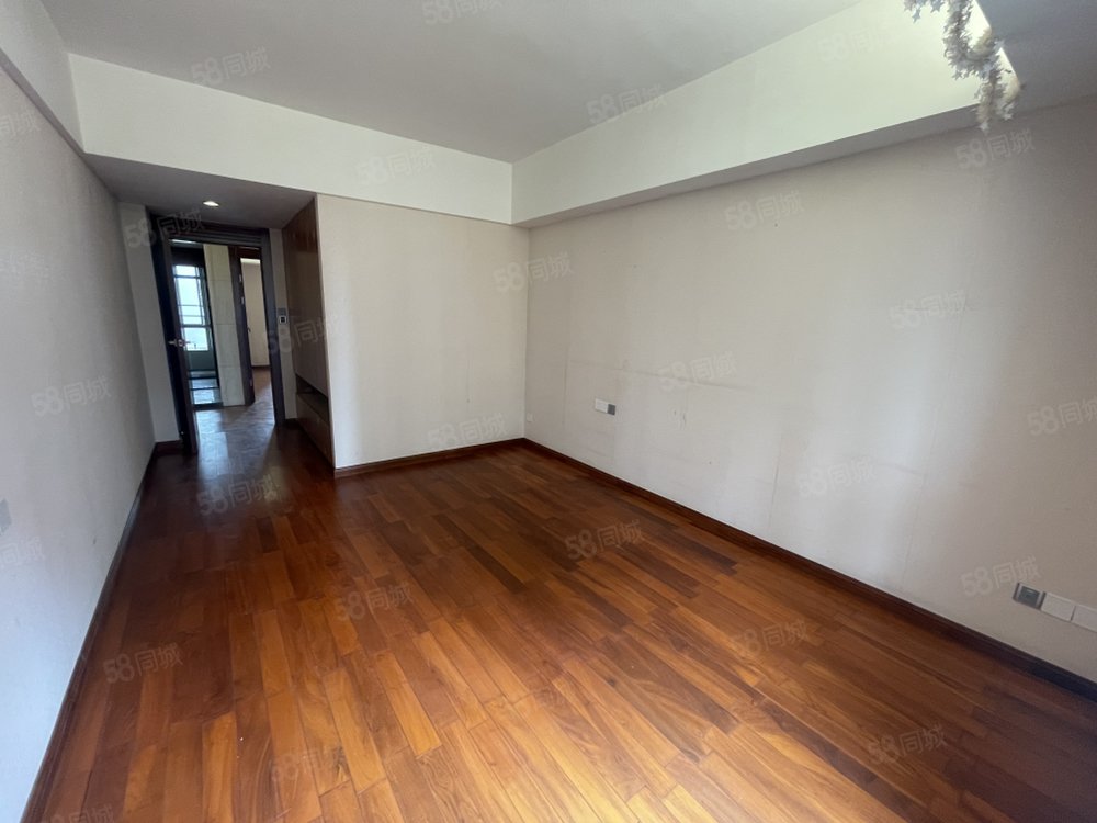 中信华府  大户型五房二厅三卫双阳台248平繁华地段配套成熟