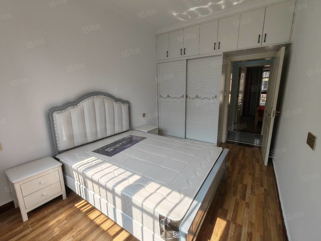 香槟国际3室2厅2卫117㎡南北48.8万