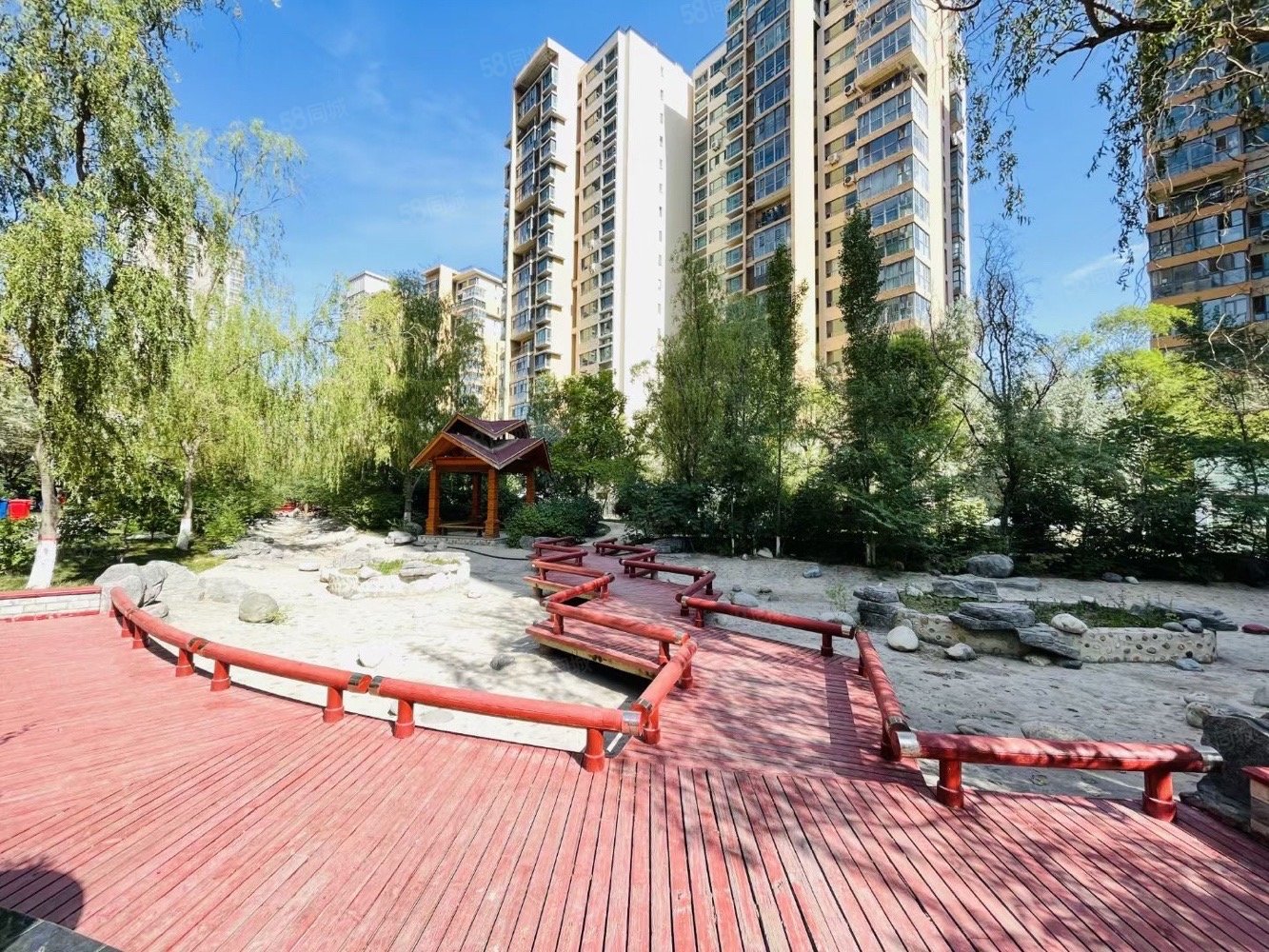 公园式小区和枫雅居精装修一梯两户四室双卫大平层超大楼间距