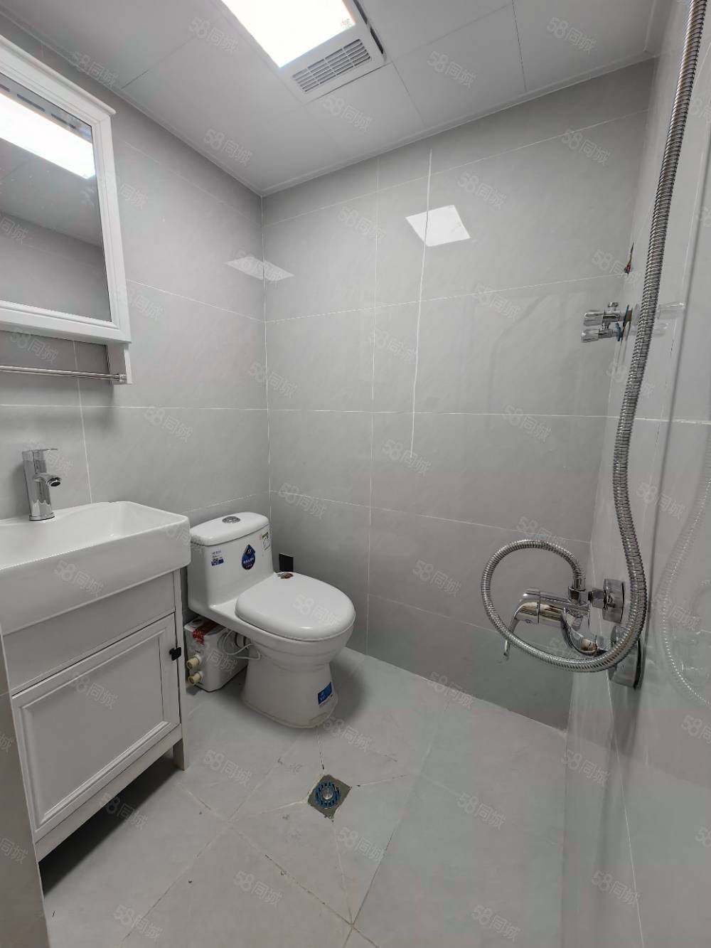 東四四條小區(qū)1室1廳1衛(wèi)20㎡南北160萬