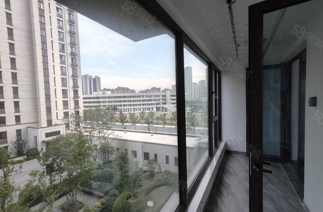 区政府一实验近的小区 学府印象 三室两厅 急售 随时看房