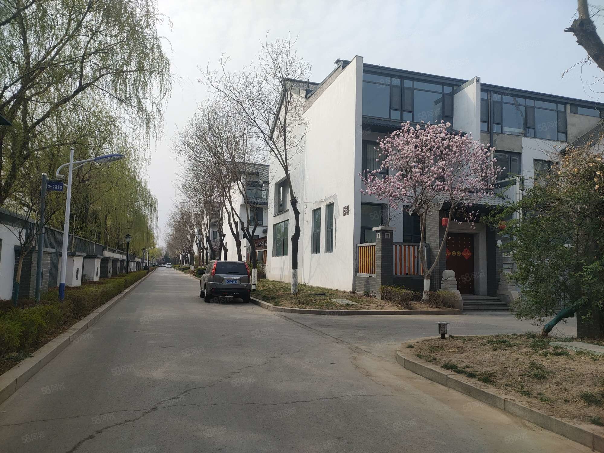 荷塘月色(别墅)4室3厅3卫324㎡南北299万