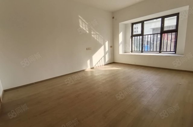 急售88万 88万叶草 户型 刚交工小区 新房未住 送车位