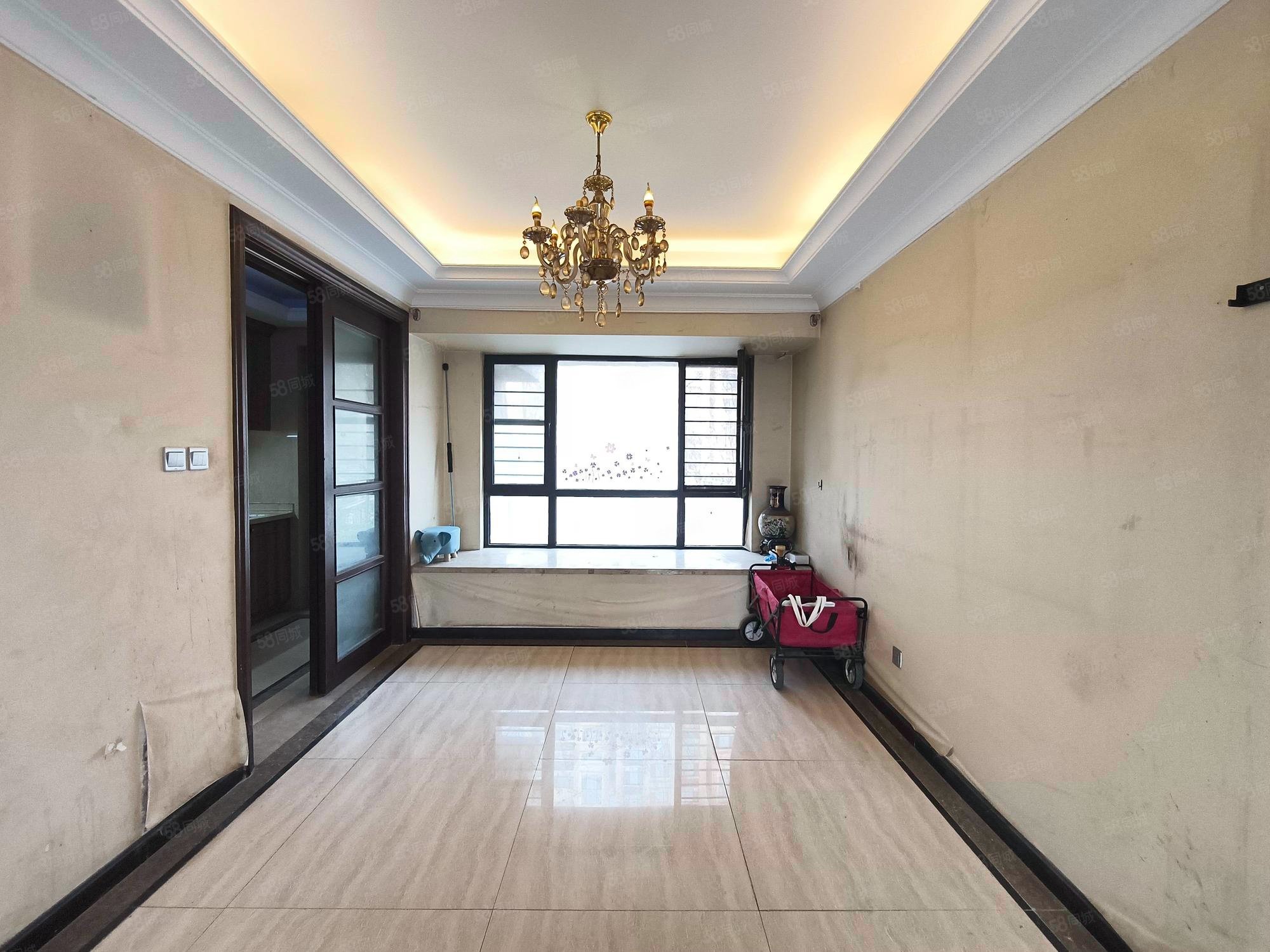 合景香悅四季(西區(qū))3室2廳2衛(wèi)121.05㎡南北275萬