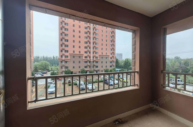 光岳南路 先锋社区 三室两厅 有证可按揭 送储藏室 新房未住