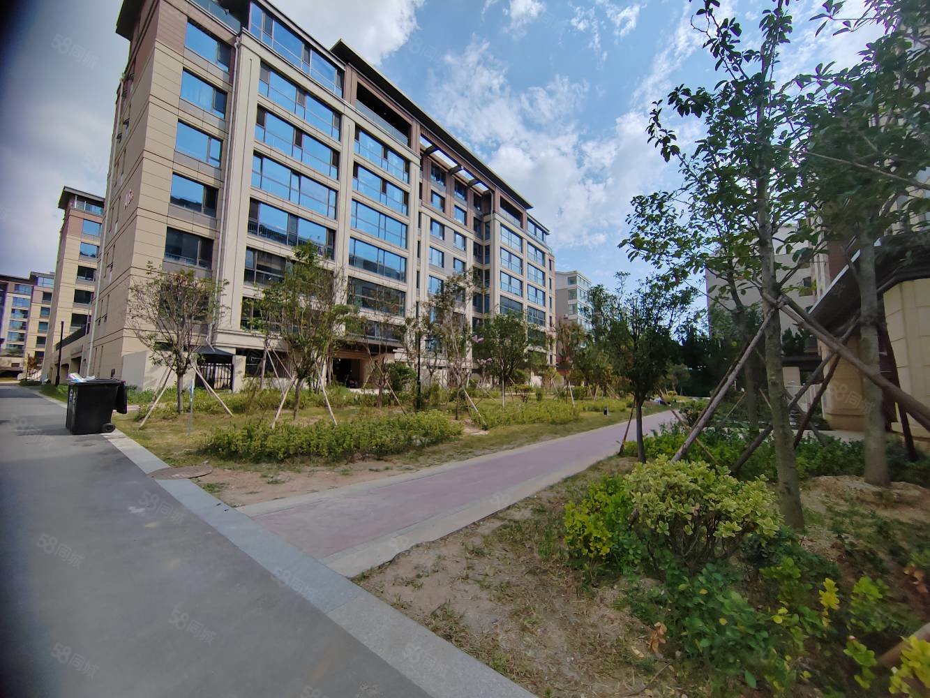 金港华府4室2厅2卫160㎡南北155万