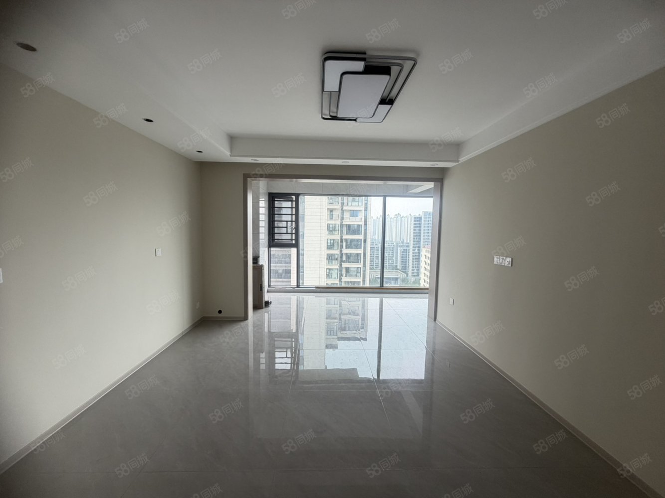 万达大都会公元3室2厅2卫115㎡南北70万