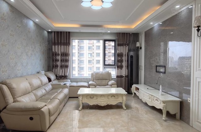 东邻徒骇河！带车位送储精装三室双卫，中间好楼层南北通透采光