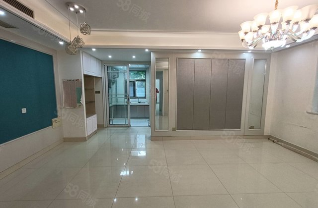 捡   价格可面议，一楼带院，精装修，边户，带车位储藏室。