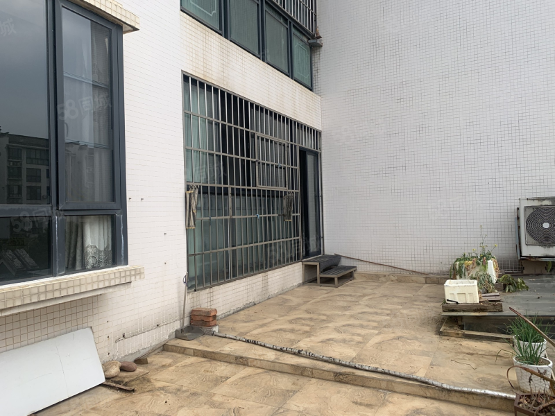 76w76w单价8000清华坊3楼还带露台