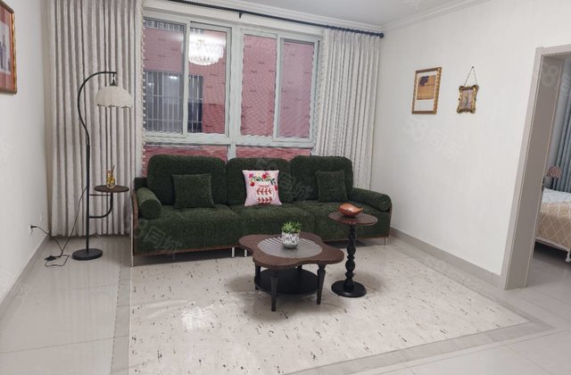 水岸新城，东边户，精装修，三室，房东急售