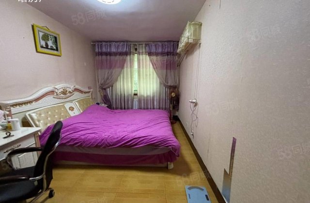 阳光实验 鸿顺花园！大三室！带地上储藏室！小区 合适一套！