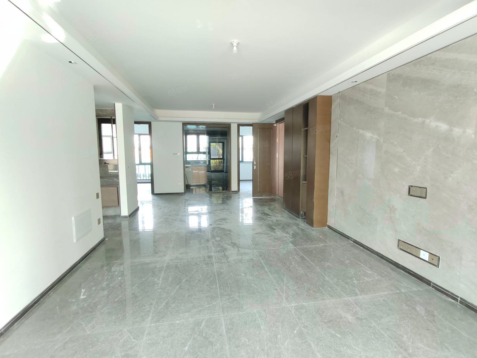 中駿金輝未來云城(一期)3室2廳2衛(wèi)113㎡南北430萬