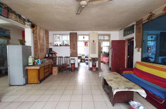 文轩 二实验 步梯二楼 116万三室向阳