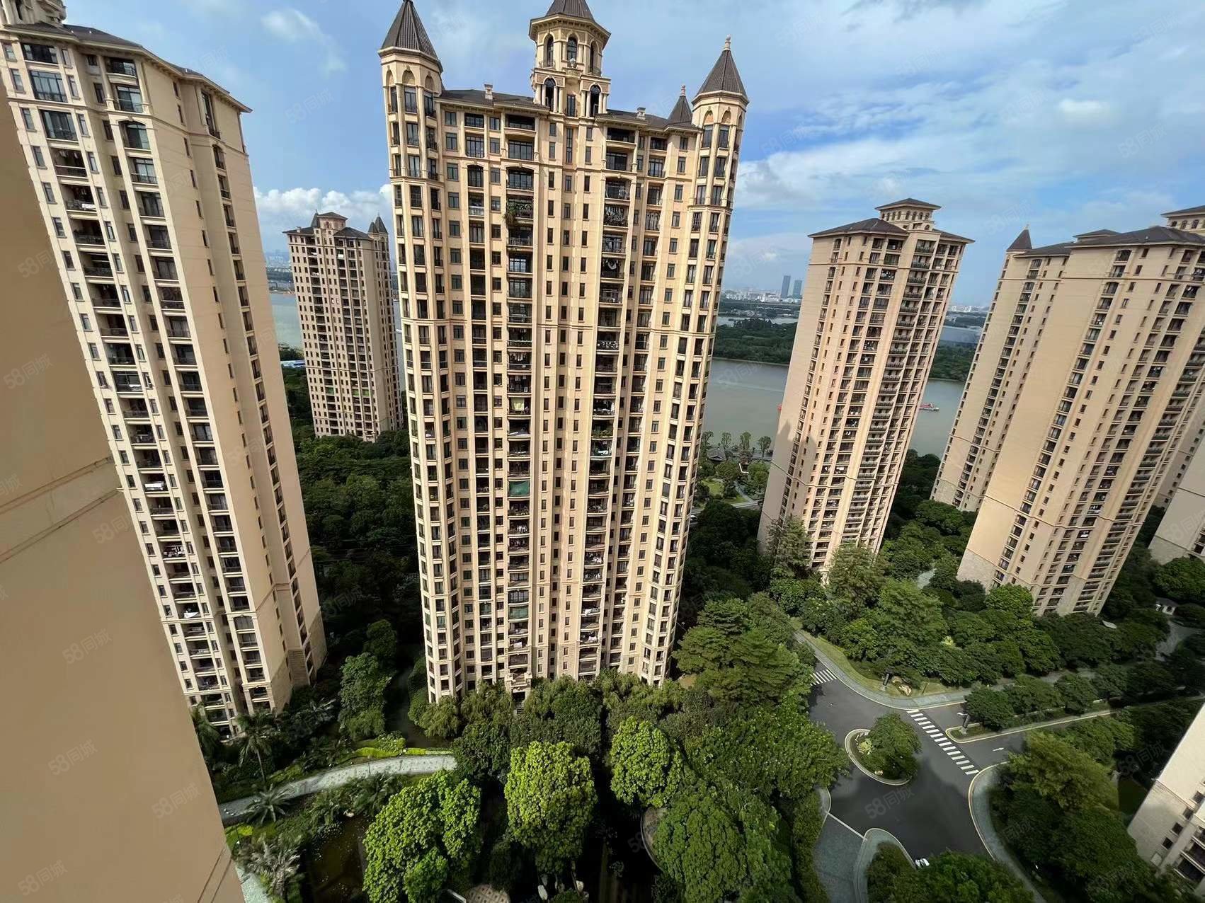 星河湾半岛4室2厅3卫251.01㎡南北1620万