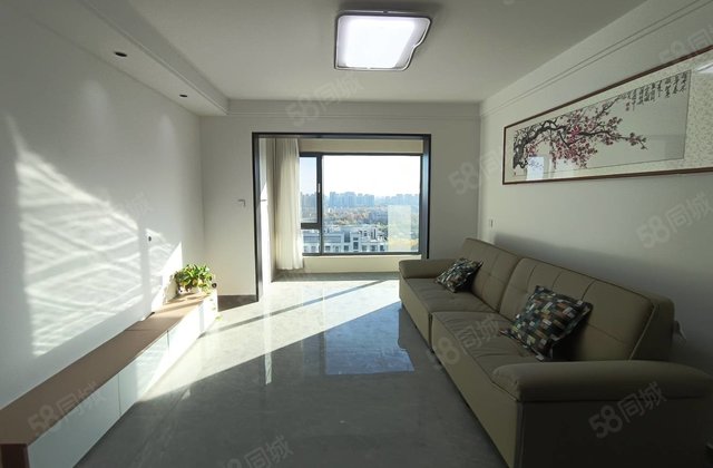 儒晨晨悦，次新房三室两卫，带精装