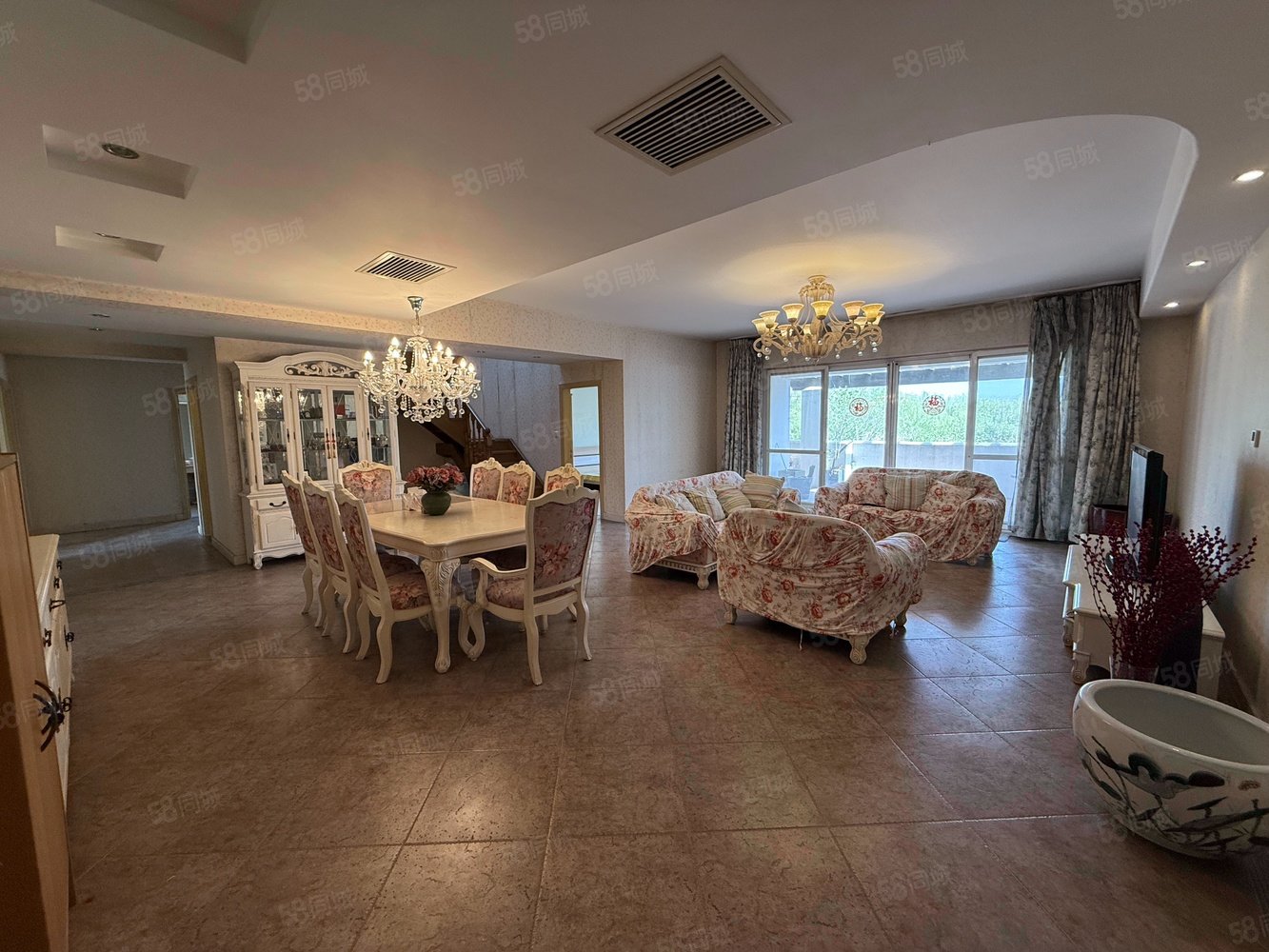 贏海莊園5室2廳3衛(wèi)335.61㎡南北1360萬