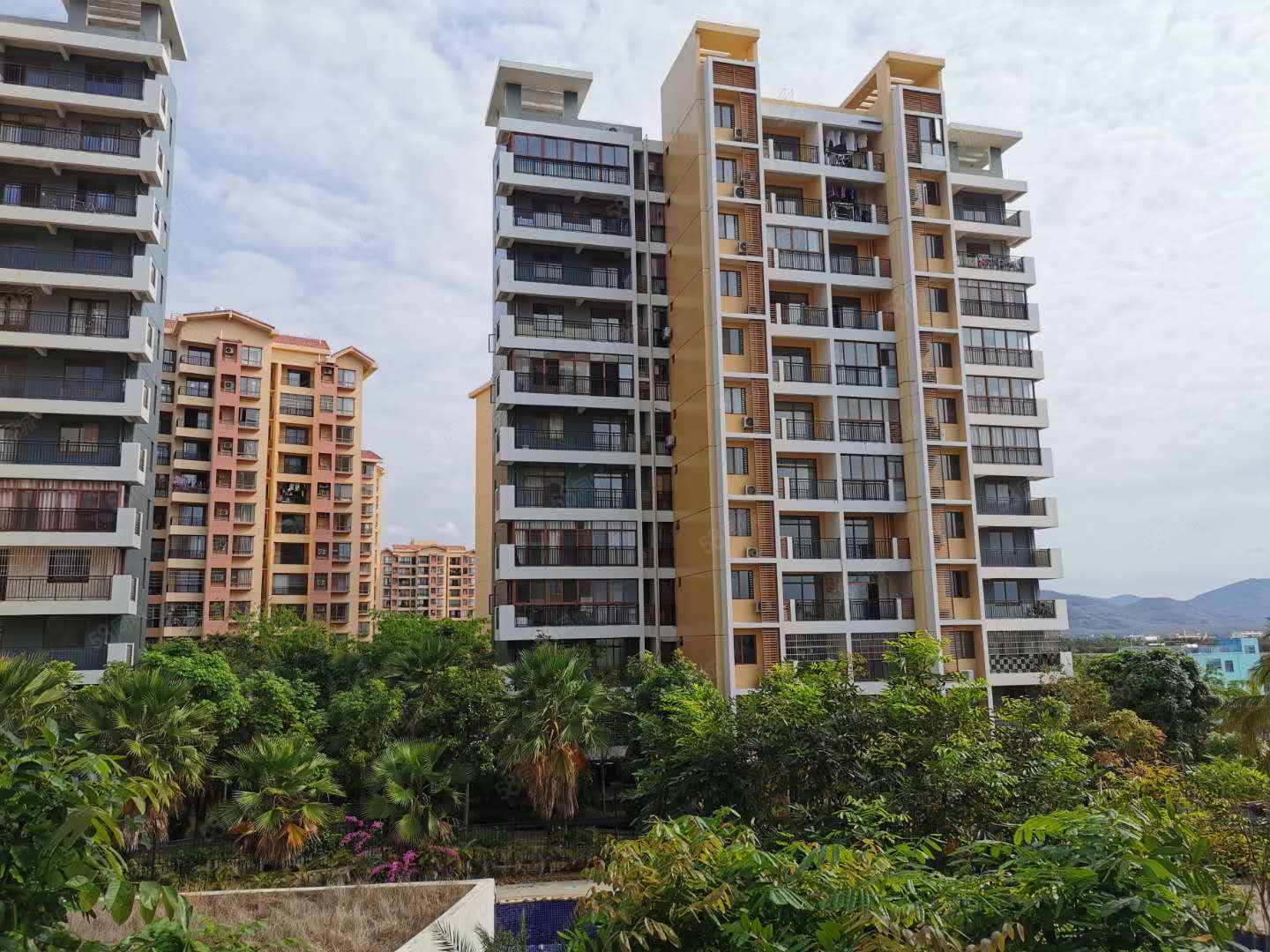 三亚海航城(二期)3室2厅2卫113㎡南北200万