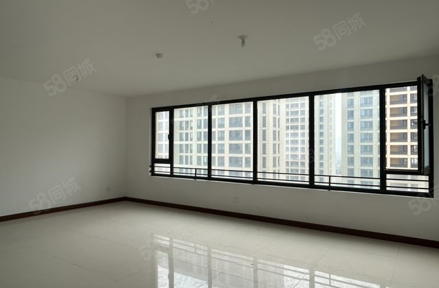 百合新城三期一梯一户9楼东边户176平 四室大横厅 带车储