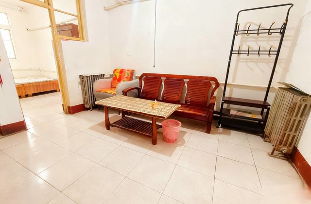 育新苑 商品房 刚需小三居 装修好 高楼层视野好 出行方便