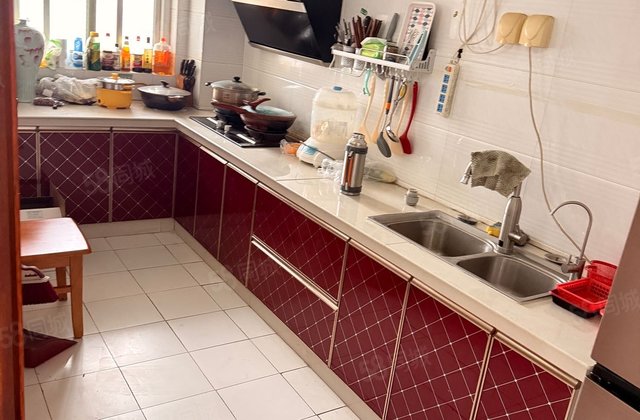 看房随时 中间楼层 小三居 双卫格局 南向采光好 必看好房