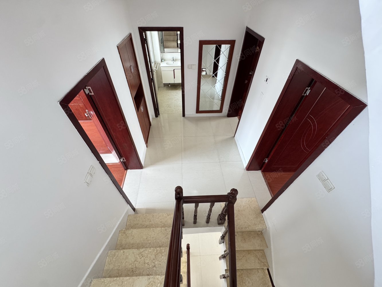 警苑6室2厅3卫160㎡南北79.8万