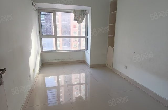 三叶草 水岸花语 18层小  间楼层  萬搞定