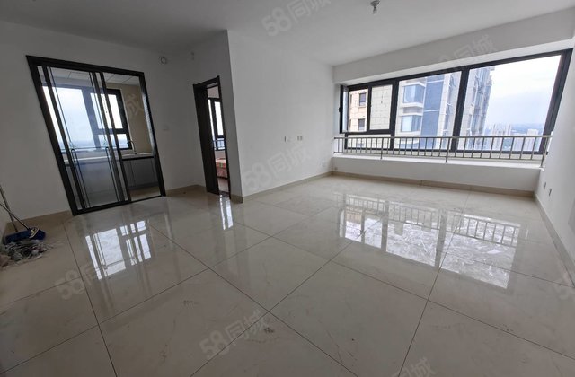 阿卡六期 东边户 带车位储藏室 新房位置 户型很棒 随时看房