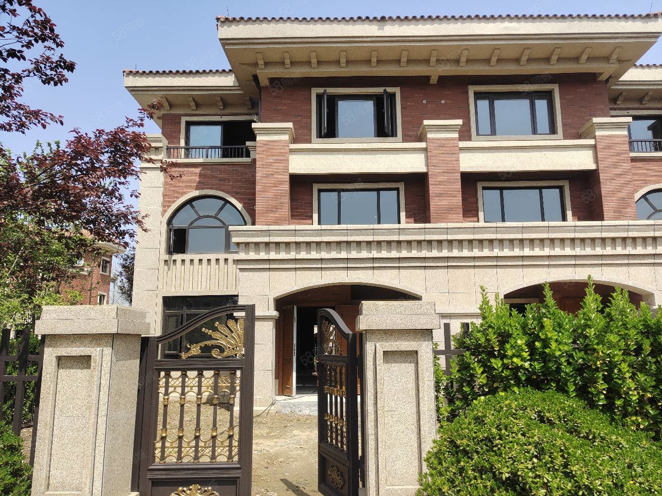 别墅一楼带大院独栋独门独院5室4卫可按揭