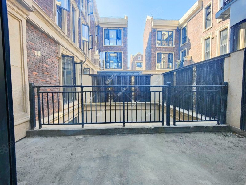 俊发滇池one16组团伊顿庄园楼龄新产权清晰联排别墅