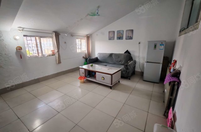 老文轩小户型东边户，带储藏室南北通透！房东诚心出售价格可聊