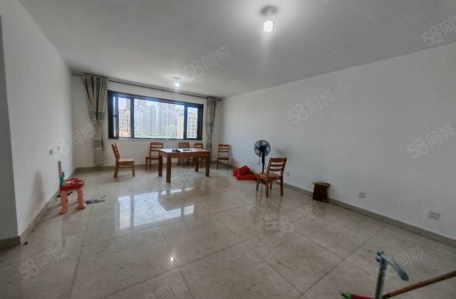 市中心，昌润莲城小高层，三室两厅两卫，送车位储藏室，免大税，