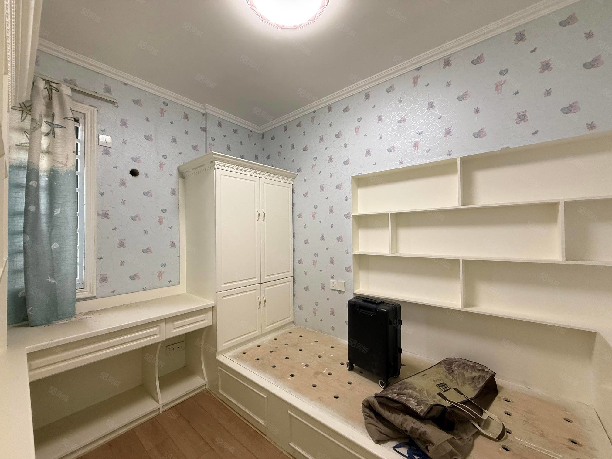 奥林清华3室2厅1卫111㎡南北52万