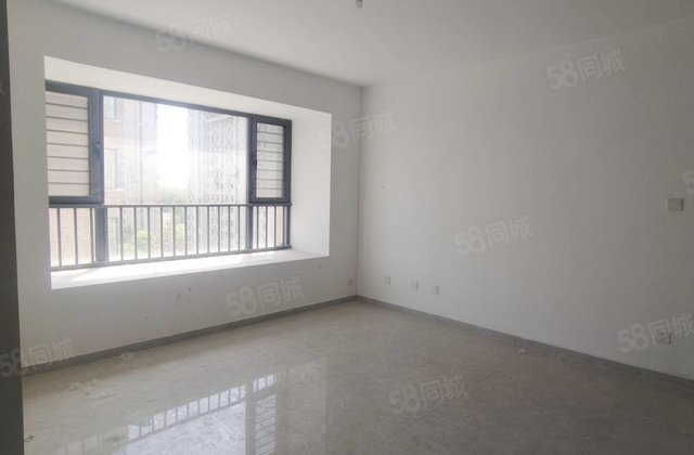 新出 理想城 新房未住 边户 送车位 储藏室 全明户型随时看