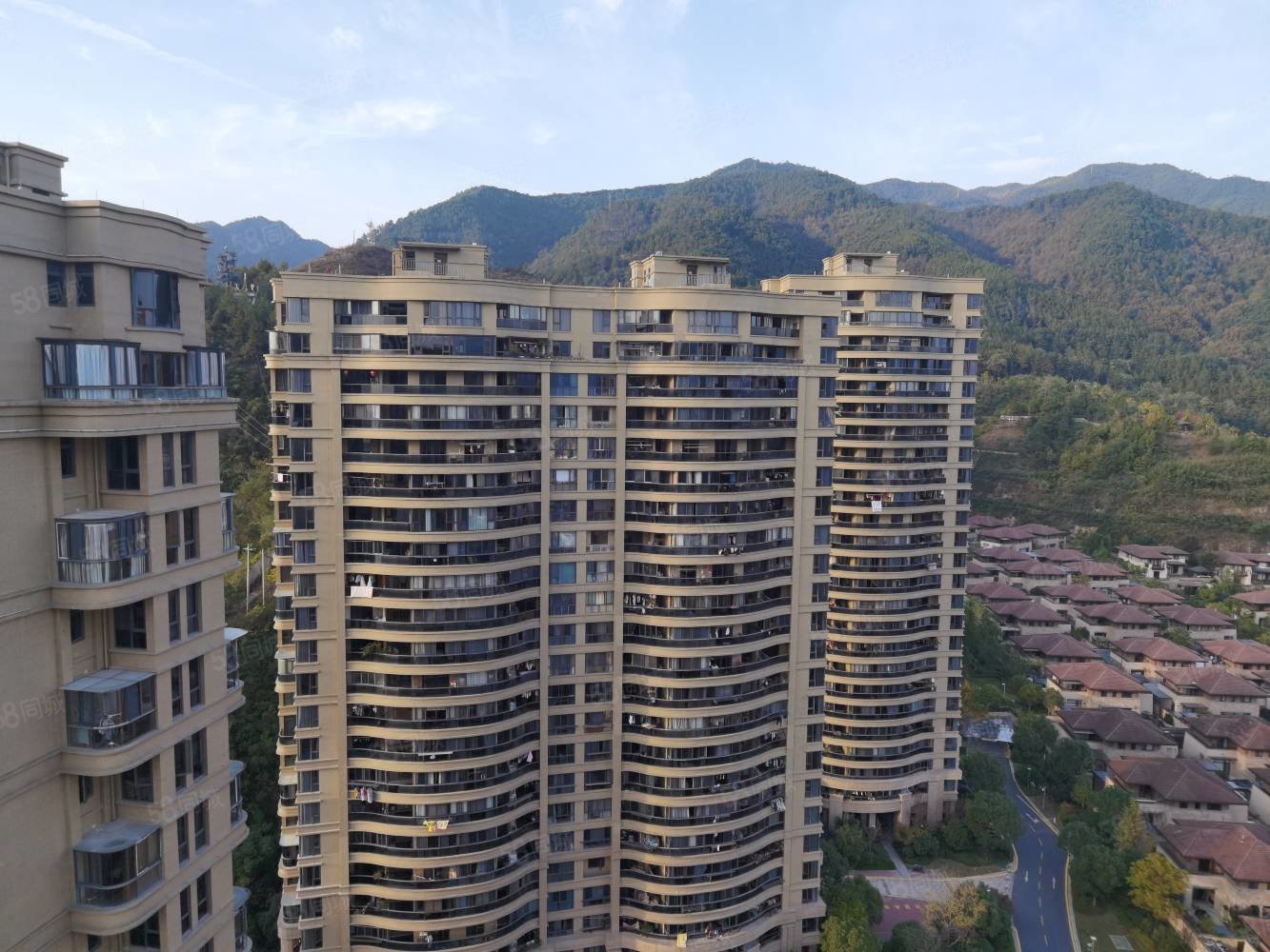 绿谷庄园悦山居高层一线景观房 两居室 毛坯 带车位柴间急卖