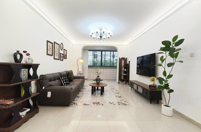 单价    多！免大税 精装修，三室两厅两卫，停车方便，带储