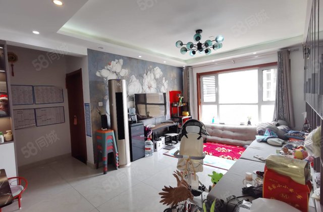 急售 阿卡六期 中间南北通透 精装小三室 免大税 送储藏室