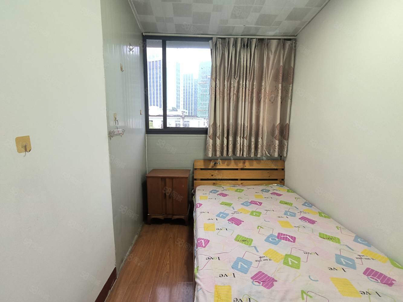 沿河小区4室1厅2卫68㎡南北28.8万