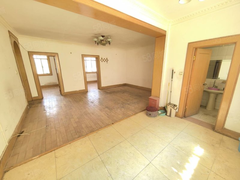 建工新苑4室2厅2卫133㎡南北61.8万