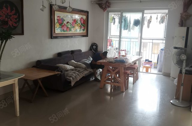 西湖馨苑3室2厅1卫 上郁光  客厅明亮高性价比