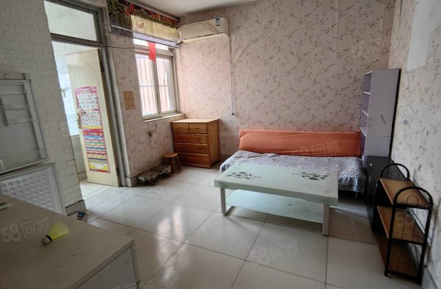 阳光      好楼层，停车方便过税，有储藏室