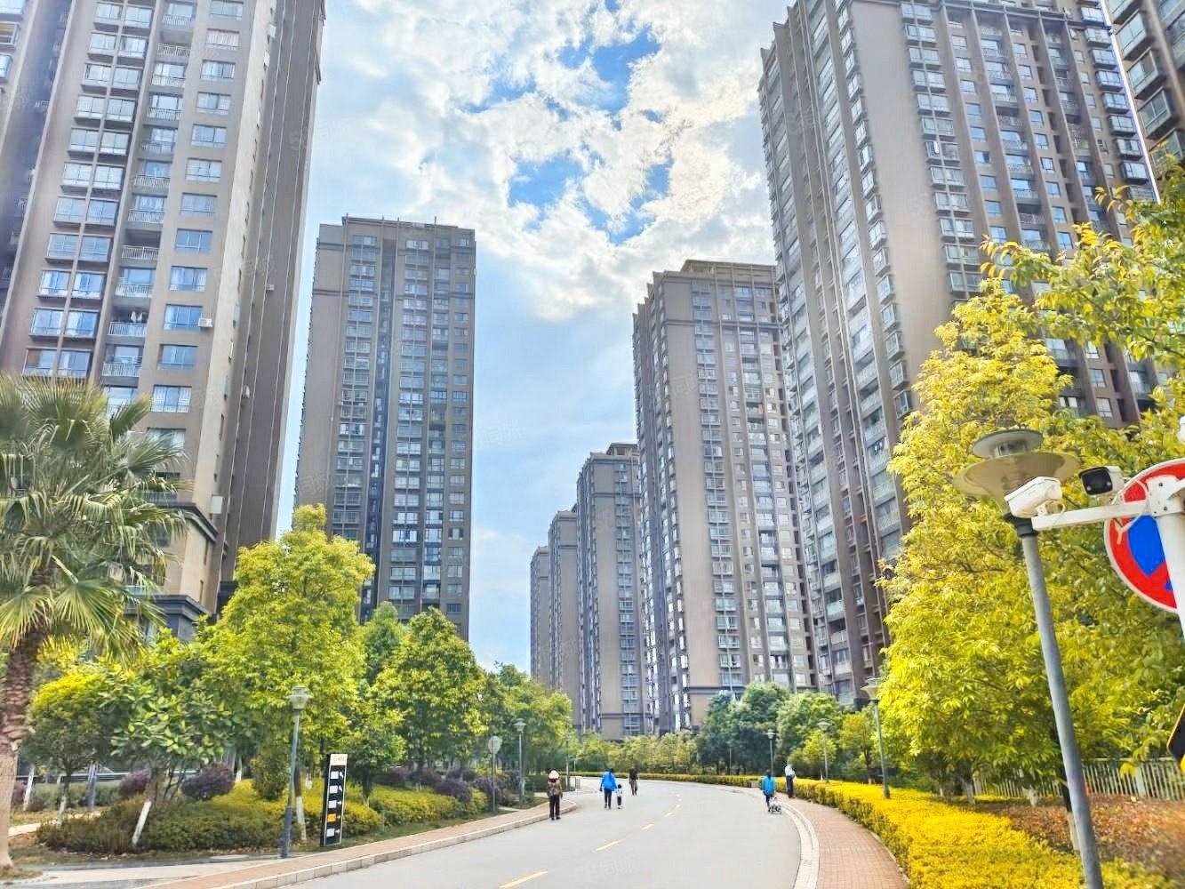 惠景园小区中间位置中间楼层采光充足安静不临街