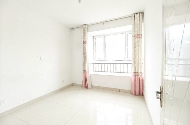 急售！金柱大学城 边户 送车位送储 电梯四室 二中 文苑