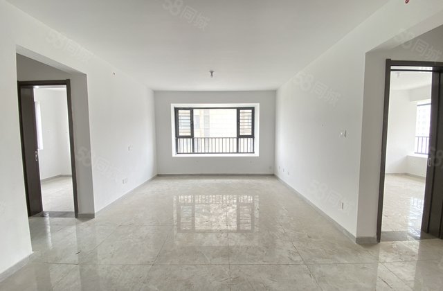 理想城，房东急售 新房未住，阿尔卡 正三室水城印象，城市