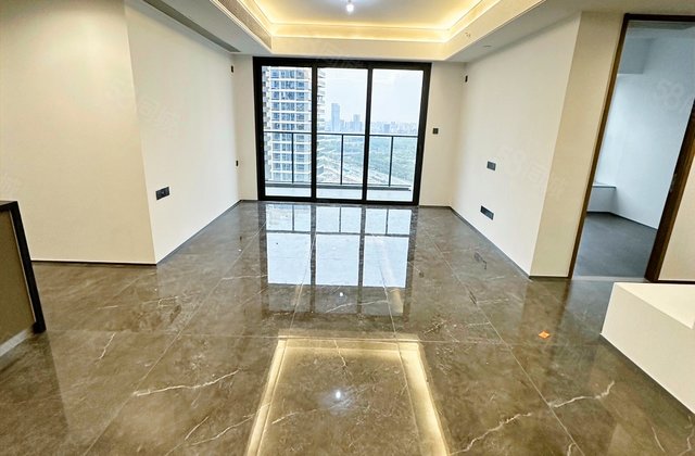 华侨城天鹅堡(二期)4室2厅130㎡217万二手房图片