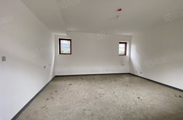 东昌   光岳楼西邻100  三合院 户型方正 看房有钥匙