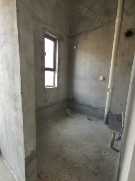 红墅小院里5室2厅2卫203㎡南北81万